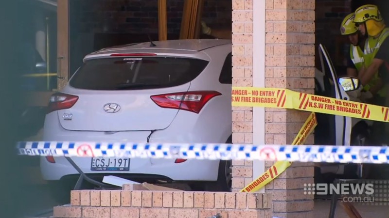 «Пасхальное чудо» в Австралии: автомобиль въехал на церковную паперть – никто не пострадал