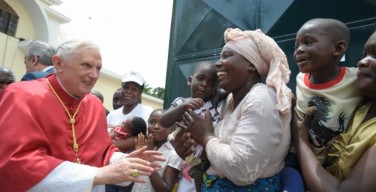 Почетный Папа пожертвовал 35 000 евро на миссию в Африке