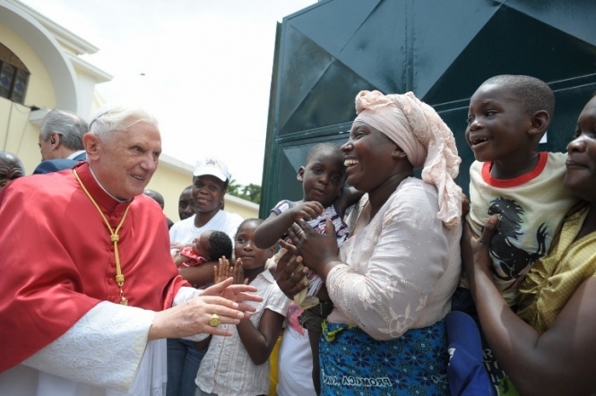 Почетный Папа пожертвовал 35 000 евро на миссию в Африке