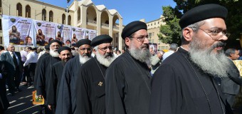 В канун Пасхи священники Коптской Церкви выходят для молитвы и проповеди на улицы городов Египта