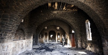 Христиане начали возвращаться в освобожденный город Эль-Карьятейн в Сирии