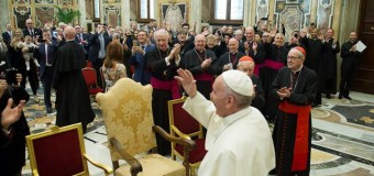 Папа Франциск: дела милосердия подобны объятию Бога