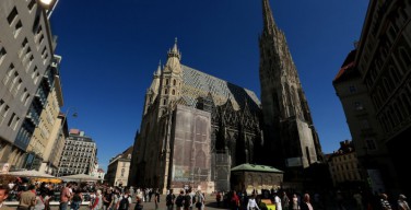 Растет количество беженцев-мусульман, желающих креститься в католических храмах Австрии