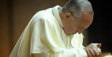 Папа Франциск попросил у беженцев прощения за закрытость и равнодушие общества