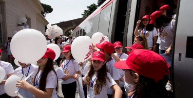 Папа Франциск встретил пассажиров «Детского поезда» (ФОТО+ВИДЕО)