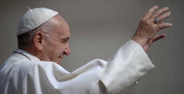 Папа Франциск пользовался языком жестов во время общей аудиенции (ФОТО)