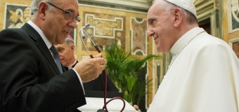 Папа — врачам: ценность жизни больного сияет в его страдании