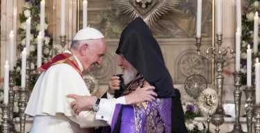 Католикос всех армян Гарегин Второй приветствовал Папу Франциска