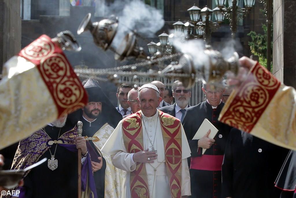Папа Франциск прибыл в Армению и произнес первую речь в кафедральном соборе Эчмиадзина