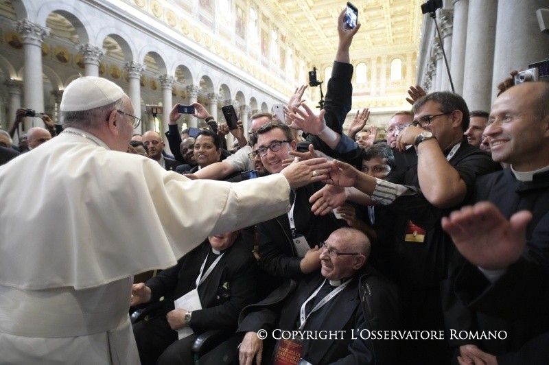 Папа Франциск: священник — это не чиновник