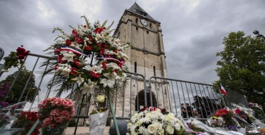 На Мессе по погибшему во Франции священнику прозвучал псалом «Не убий»