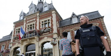 Духовенство во Франции требует усилить безопасность церквей и мечетей