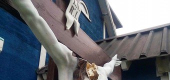 СМИ: в Тольятти вандалы разгромили статую Иисуса Христа у католического храма