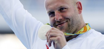 Призер Олимпиады продает медаль, чтобы помочь онкобольному ребенку