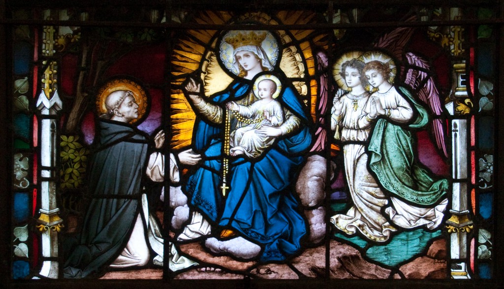 Пресвятая Дева Мария вручает св. Доминику розарий