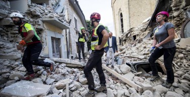 Число жертв землетрясения в Италии растет: более 290 погибших (информация обновляется)