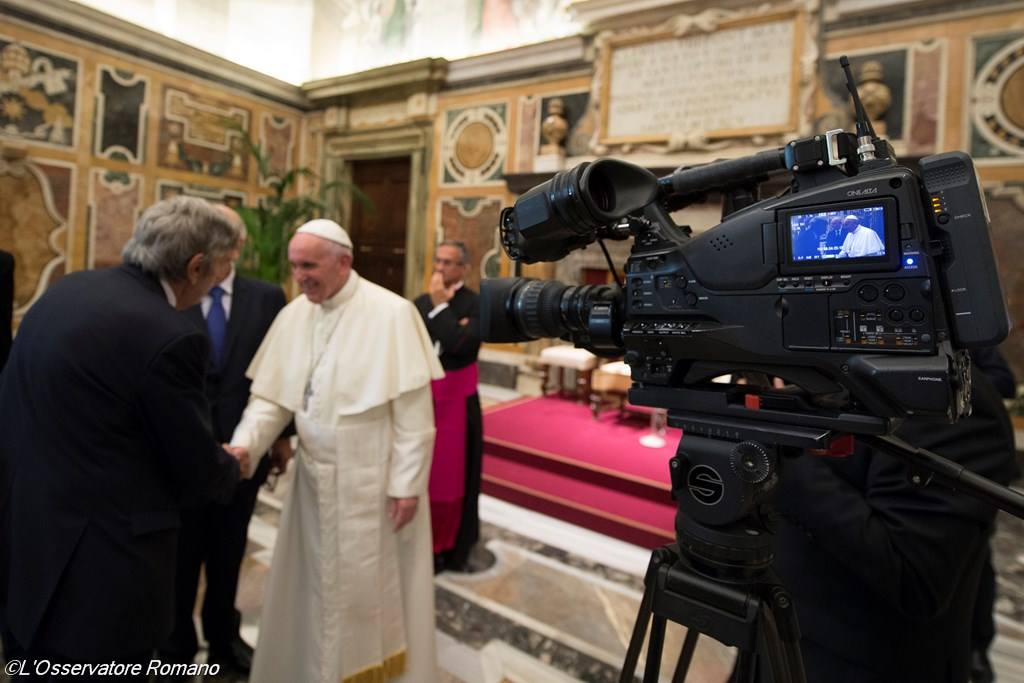 Папа Франциск: журналисты призваны уважать достоинство людей и народов