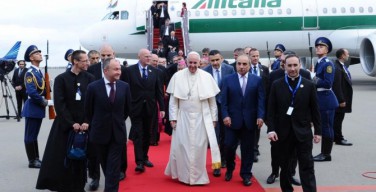 Папа Франциск прибыл в Азербайджан