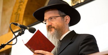 Иудеи молятся о скорейшем выздоровлении охранника, преградившего путь экстремисту