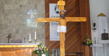Индонезия: крест, сделанный мастером-мусульманином, стал символом молодежного католического форума