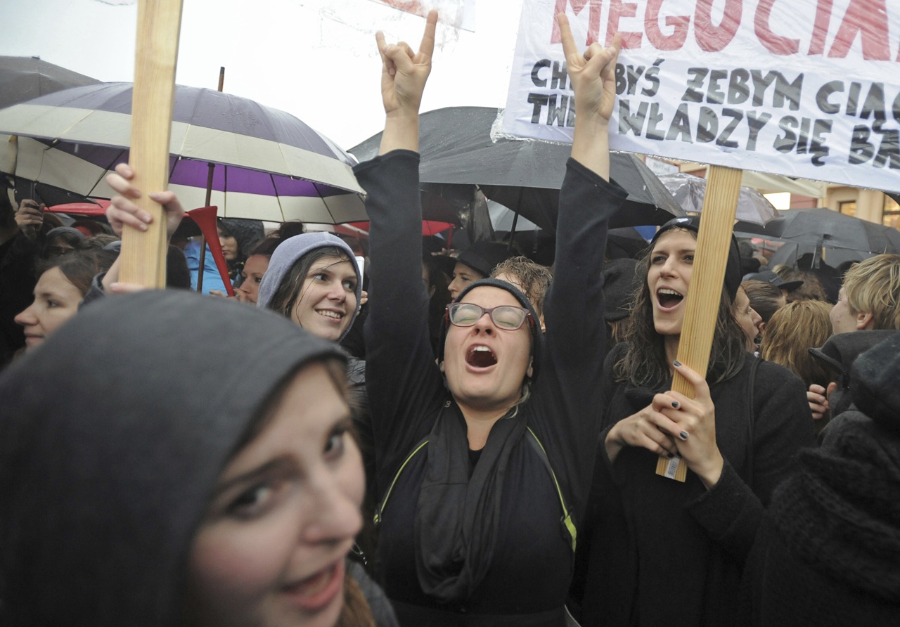 В Польше передумали запрещать аборты после «черного понедельника»