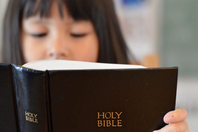 Какая страна производит наибольшее количество Библий в мире?