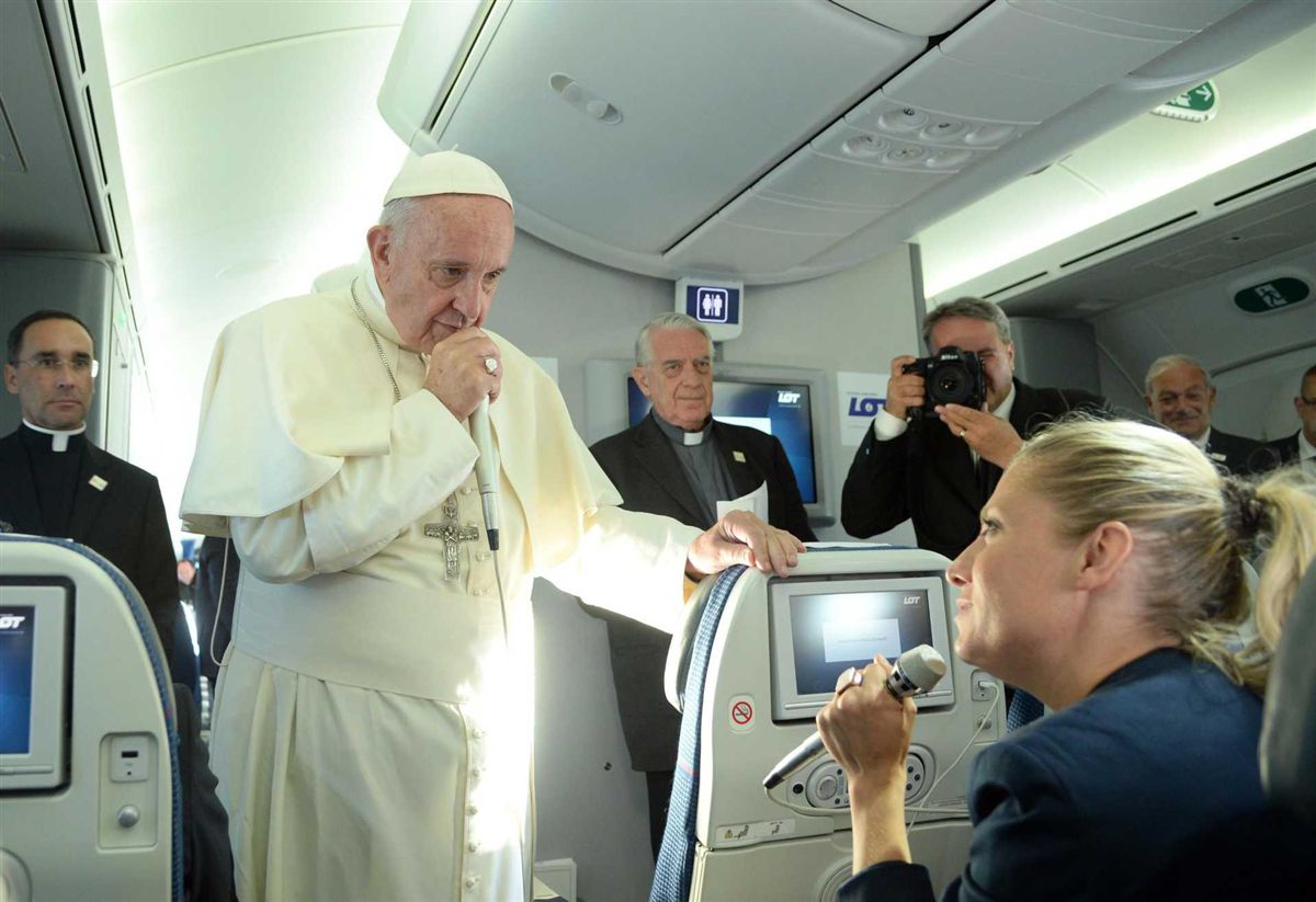 Папа Франциск просит молиться о журналистах (ВИДЕОПОСЛАНИЕ)