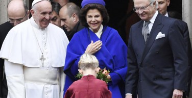 Папа Франциск встретился с королем Швеции и его супругой