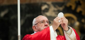Папа совершил Мессу об умерших кардиналах и епископах