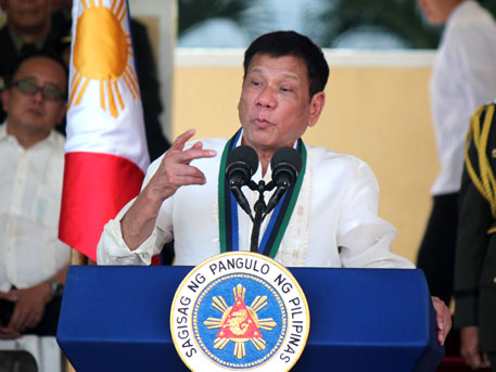 Президент Филиппин пообещал Богу перестать сквернословить