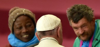 Папа попросил прощения у бездомных, от которых христиане отвернулись