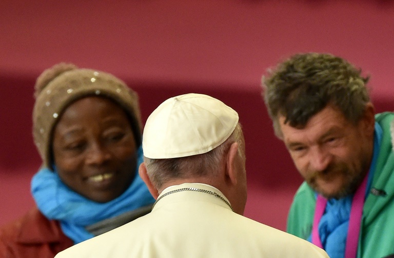 Папа попросил прощения у бездомных, от которых христиане отвернулись