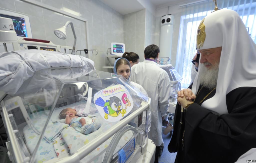Патриарх Кирилл сравнил аборты с наркоманией