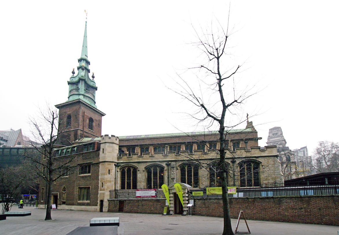 В старейшей церкви Лондона организовали онлайн-трансляции богослужения