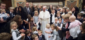 Папа встретился с монаршей семьёй Габсбургов
