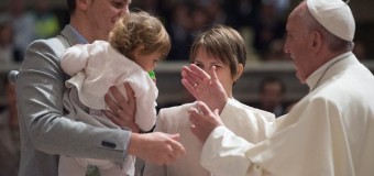 Папа встретился с семью бывшими священниками, вступившими в брак