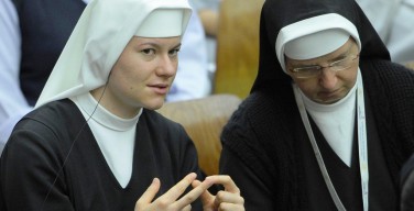 Папа: лицемерие монашествующих, которые живут в богатстве, ранит Церковь