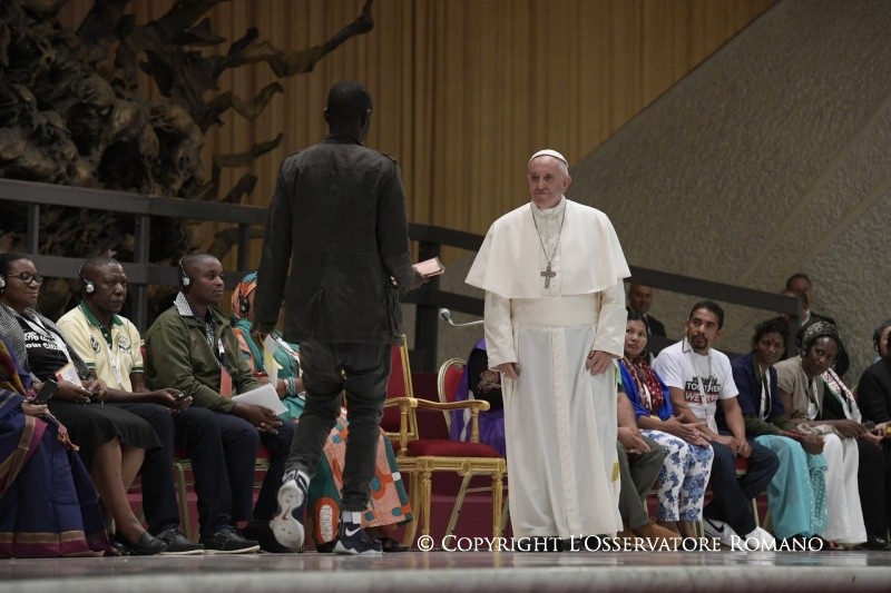Папа: «базовый терроризм» исходит не от народов и религий, а от денежного идола