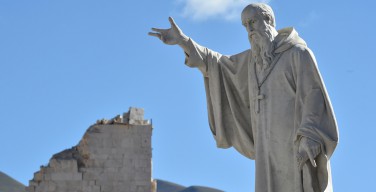 Ватикан осудил слова доминиканца, назвавшего землетрясения в Италии Божьим наказанием