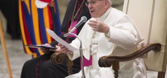 Папа призвал бороться с коррупцией и защищать права человека