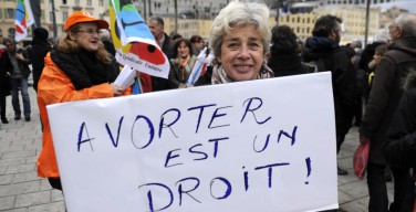 Во Франции одобрен закон о запрете защиты жизни в Интернете