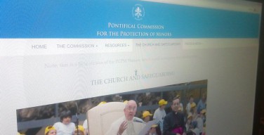 Ватикан запустил специальный сайт, посвященный защите детей от педофилов