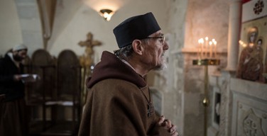 Сирийский епископ собрал пожертвования для выкупа из плена ИГИЛ 200 христиан