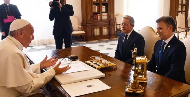 Папа встретился с президентом и экс-президентом Колумбии