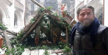 В Алеппо на развалинах церкви художник создал Пещеру Рождества