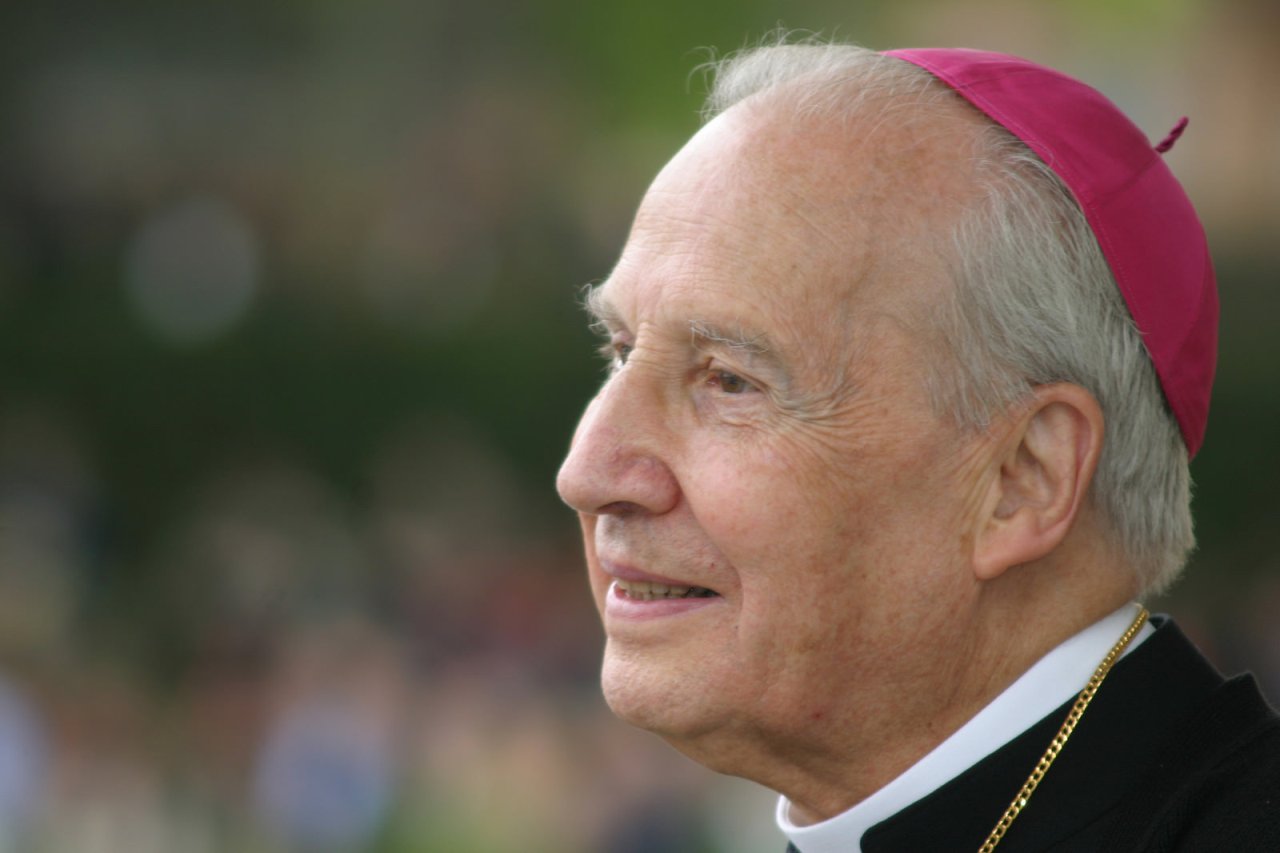 Скончался глава католической прелатуры Opus Dei епископ Хавьер Эчеваррия