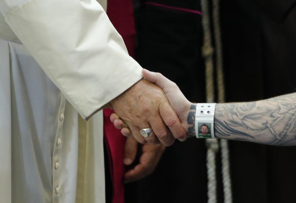К Папе Франциску на его 80-летие дозвонились заключенные