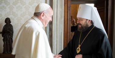Папа Франциск встретился с митрополитом Волоколамским Иларионом