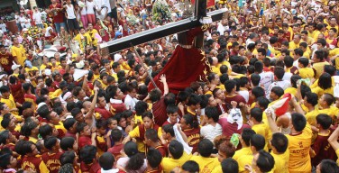 Невероятная процессия в Филиппинах — несколько миллионов христиан