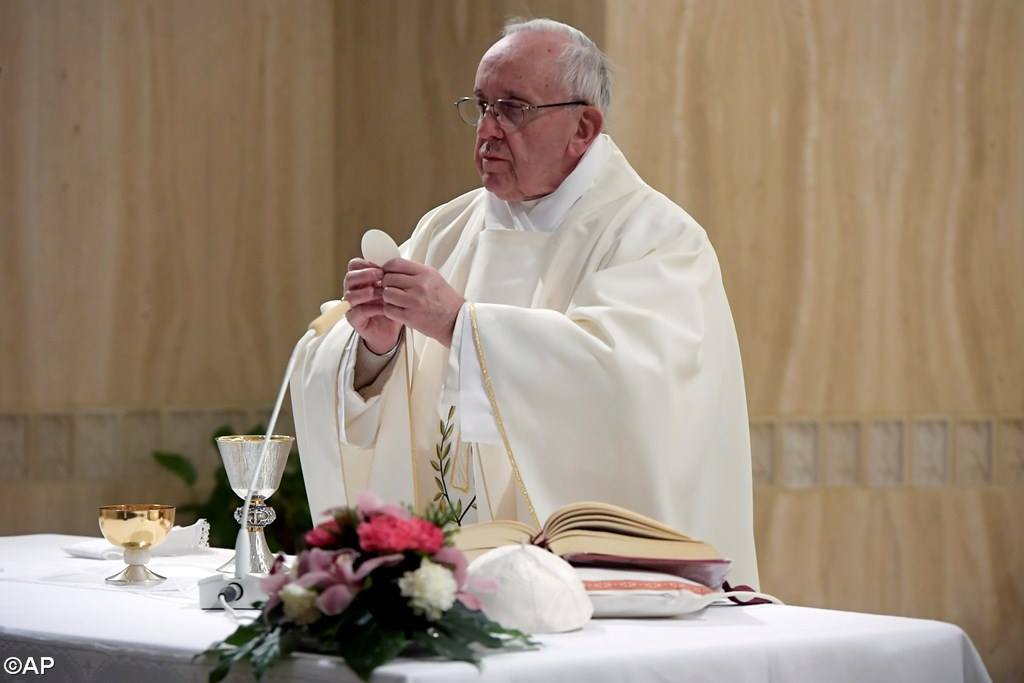 Папа: не замыкать сердца перед чудом священства Христа